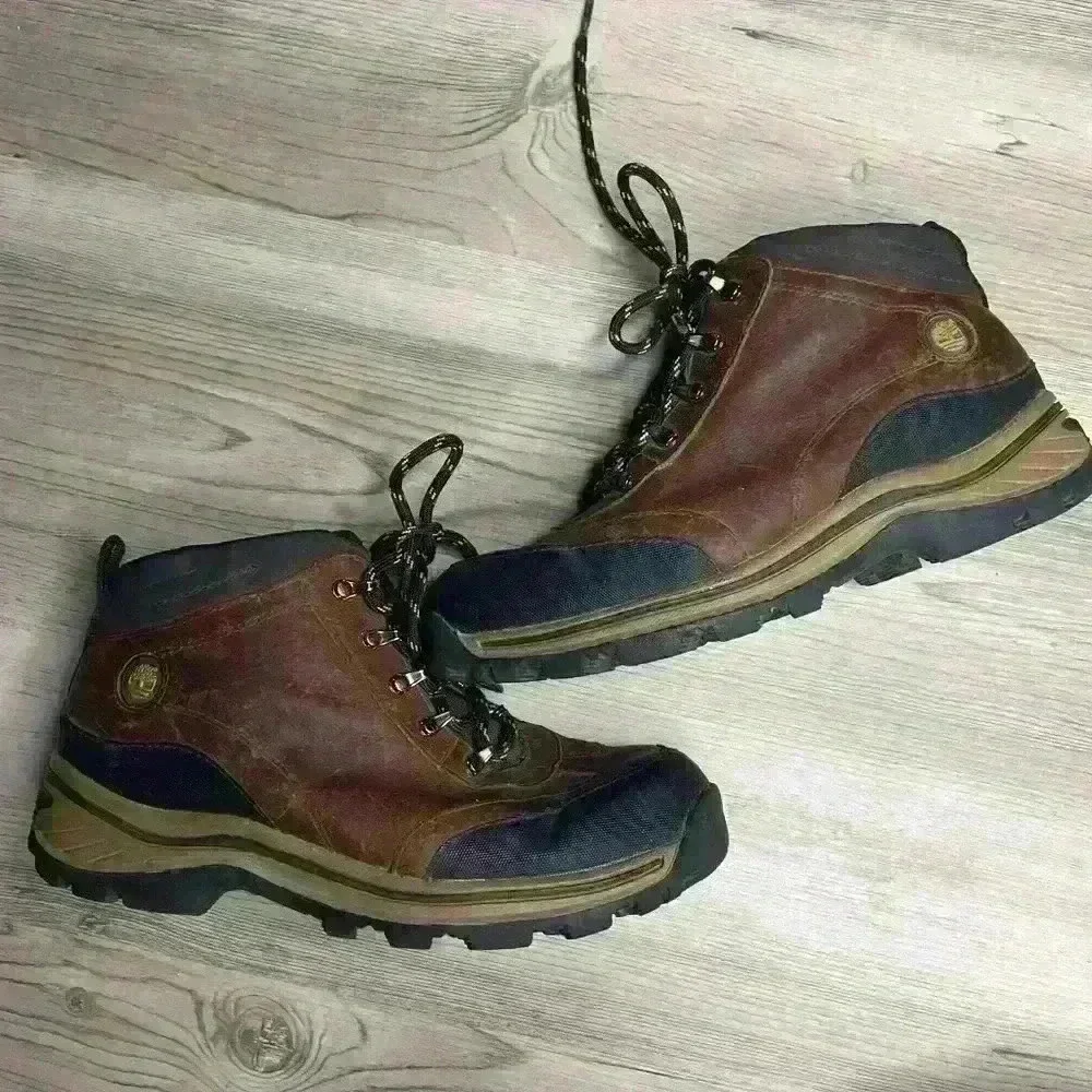 Boys Timberland Hiking Boots Waterproof Sz 4 Nice condition brown and black